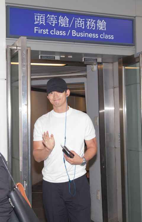 [有片]玉泽演担纲台湾观光新代言人 一身白T帅气抵台