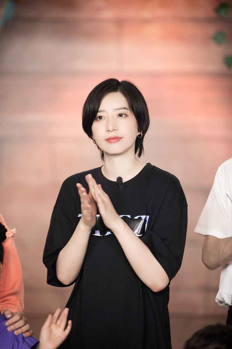 李斯丹妮性格有多讨喜？《疯狂的麦咭8》魔性闯关成密室Rap担当