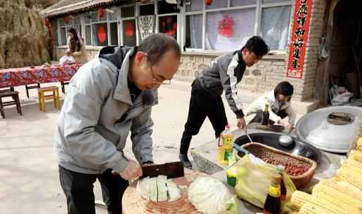《我们在行动》打造民宿旅游特色订货会 王宝强试点烹制黑猪肉