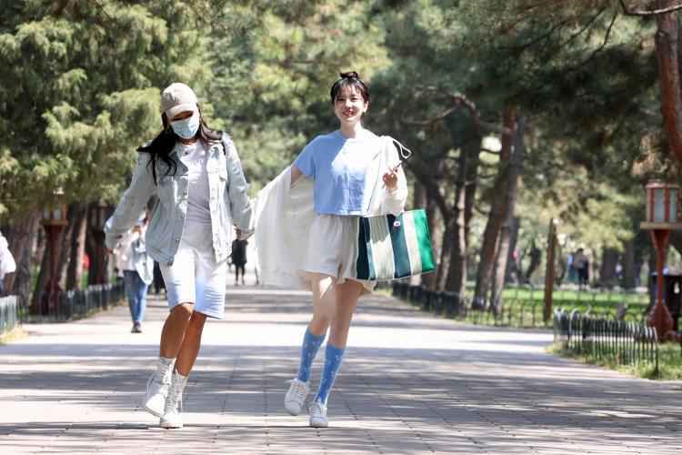 陈小纭《让生活好看》第二季春游误入相亲角 聊感情观说付出要对等