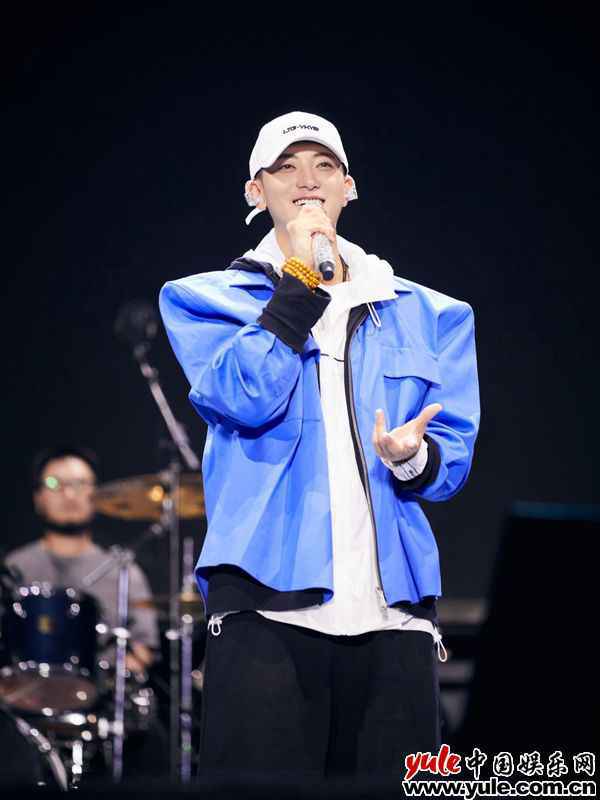 黄子韬音乐节首秀青岛开唱 晚会综艺热度爆表掀夏日狂欢