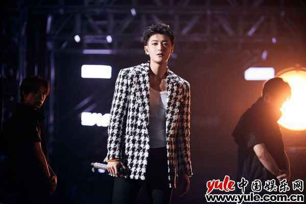 黄子韬音乐节首秀青岛开唱 晚会综艺热度爆表掀夏日狂欢