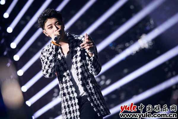 黄子韬音乐节首秀青岛开唱 晚会综艺热度爆表掀夏日狂欢