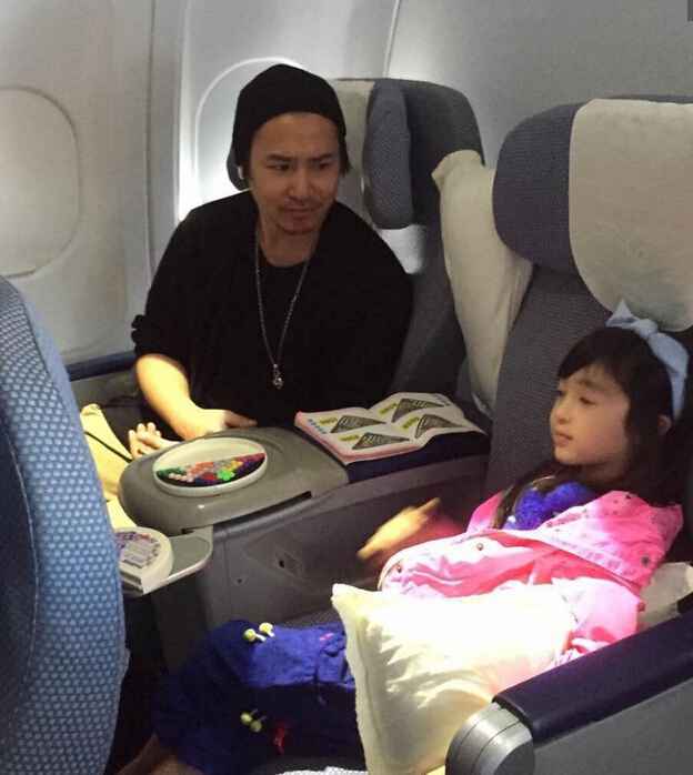 小公主遇上怪蜀黍！欧弟与夏天飞机上玩游戏