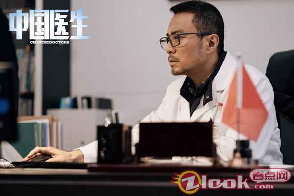 电影《中国医生》首发剧照 张涵予袁泉朱亚文易烊千玺等角色揭晓