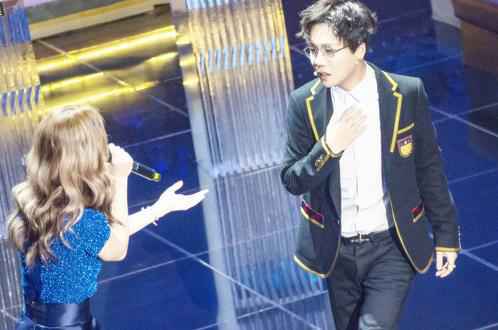 刘维变身东北“碧昂丝” 网友：特工“开脑洞”只服刘维！