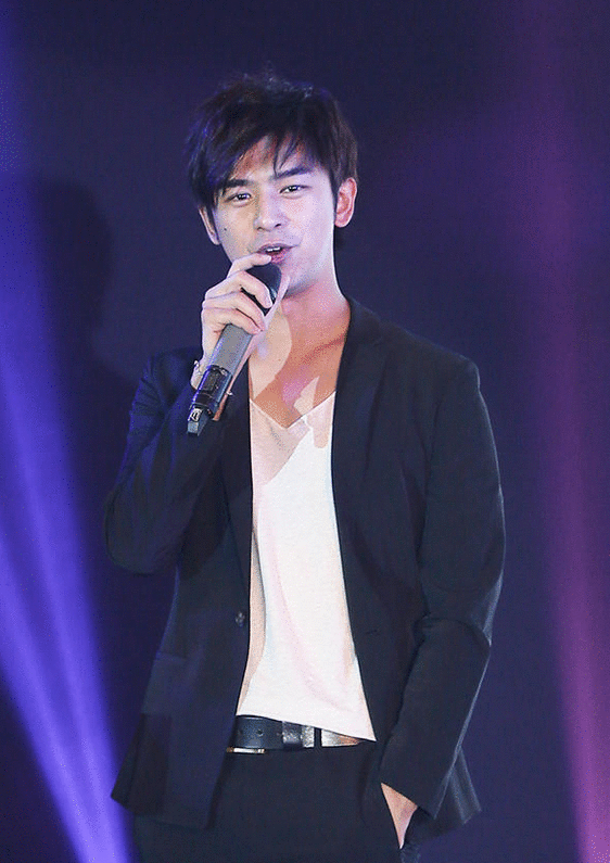 陈柏霖亮相“ONE NIGHT” 为自闭症儿童筹善款