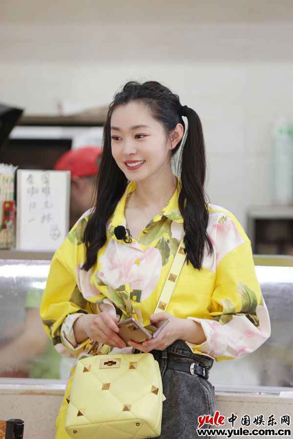 《追星星的人》温暖东庠岛之旅 宋轶带奶奶“重返青春”