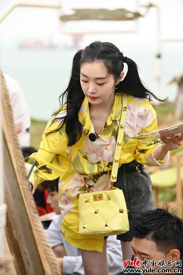 《追星星的人》温暖东庠岛之旅 宋轶带奶奶“重返青春”