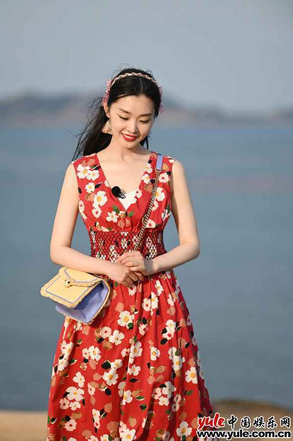 《追星星的人》温暖东庠岛之旅 宋轶带奶奶“重返青春”