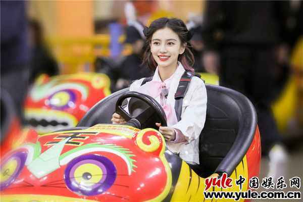 杨颖 《奔跑吧9》探索“欲望口袋”中的秘密,“点石成金”揭示人生哲理引共鸣