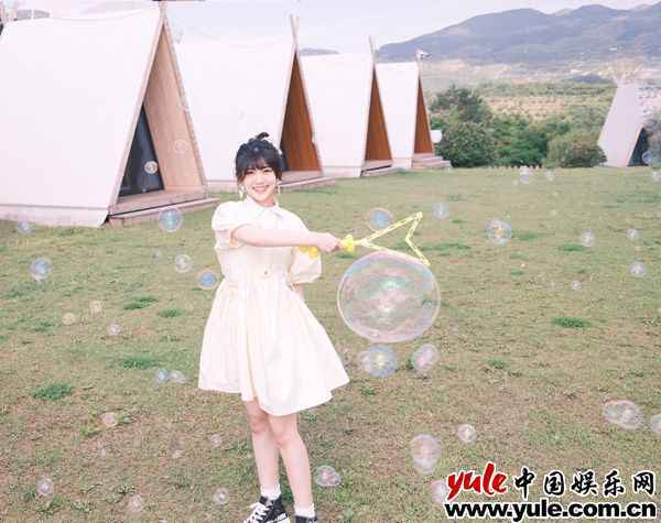 赖美云专辑同名曲《出发，地平线！》MV上线 和少女一起勇敢冒险