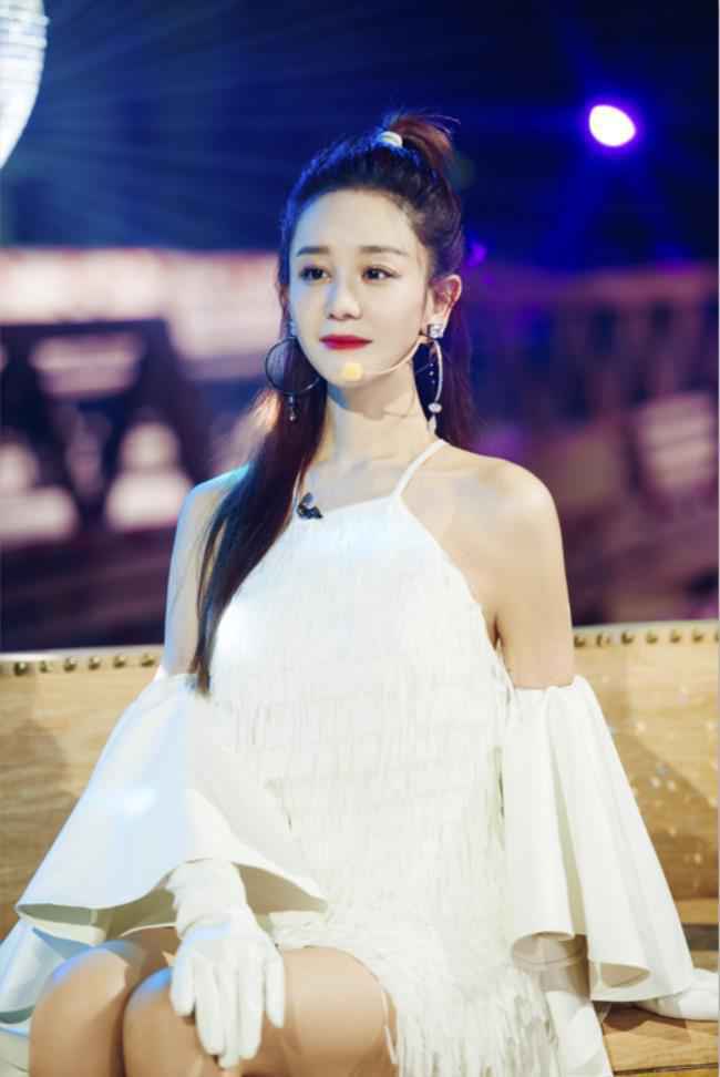 海陆《乘风破浪的姐姐》公演完美落幕 歌声引观众落泪共鸣