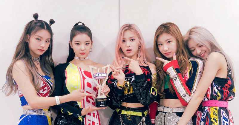 ITZY 凭〈ICY〉夺回归后首冠 归功粉丝「这是所有 MIDZY 的功劳！」