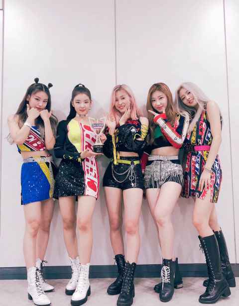 ITZY 凭〈ICY〉夺回归后首冠 归功粉丝「这是所有 MIDZY 的功劳！」