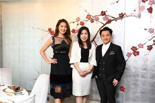 王祖蓝李亚男逛豪宅 澄清忧郁症传闻