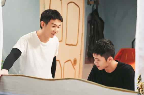 《幻乐之城》胡军成最义气“幻乐好友” 提前到场看彩排