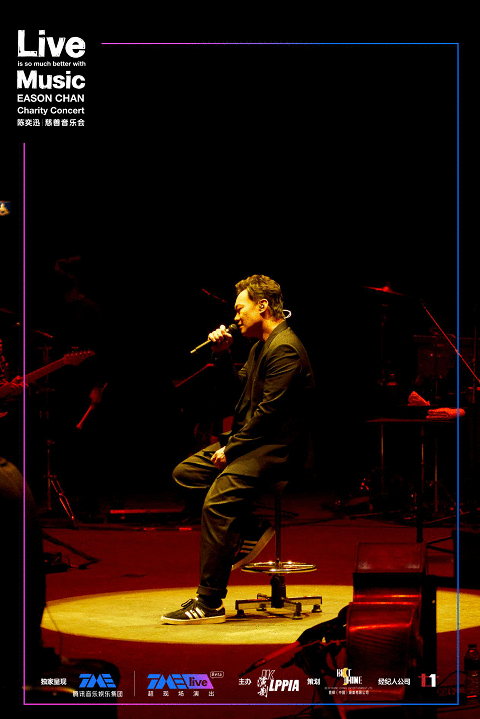 从清晨维港边到黄昏空无一人的红馆，TME live和陈奕迅与你同在