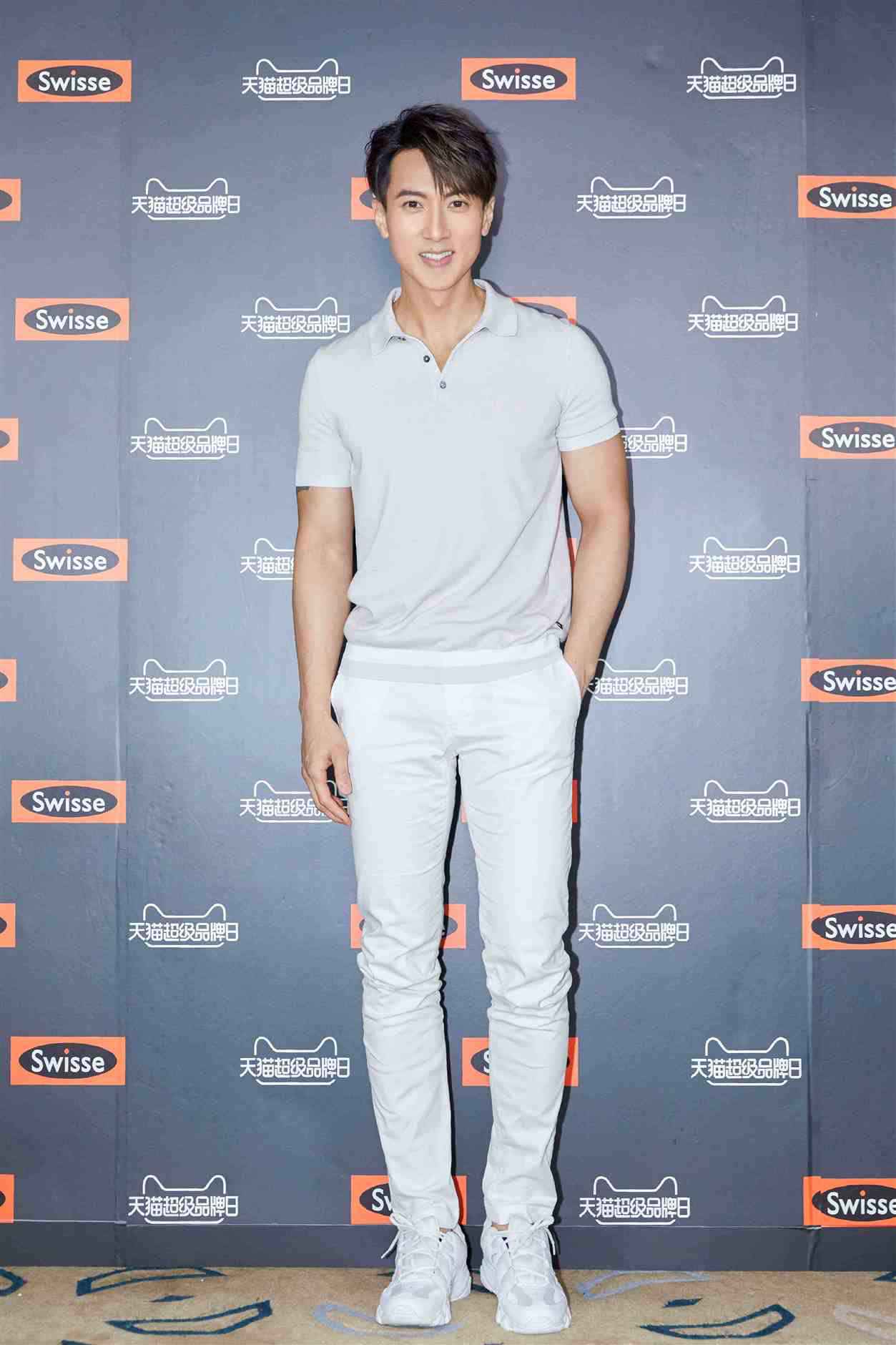 吴尊惊喜亮相品牌活动 分享健康生活态度