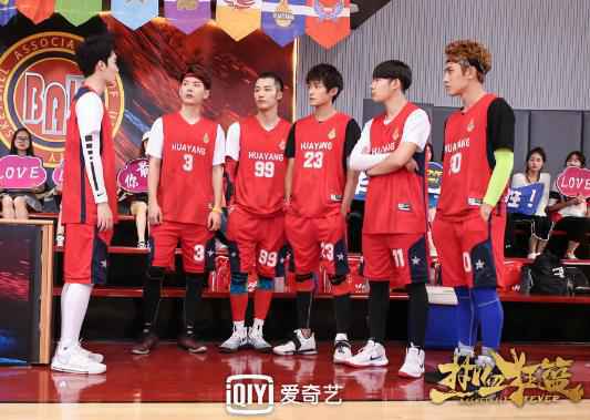 《热血狂篮》定档5.16 佟梦实邢菲热血集结超燃战队