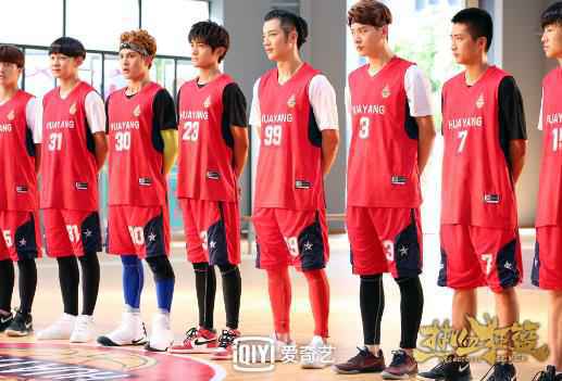 《热血狂篮》定档5.16 佟梦实邢菲热血集结超燃战队