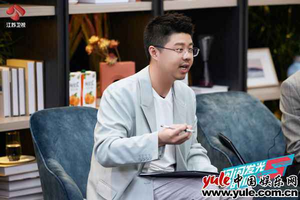 《闪闪发光的你》陈卓璇直面同辈压力 实习生“严阵以待”迎接立项会