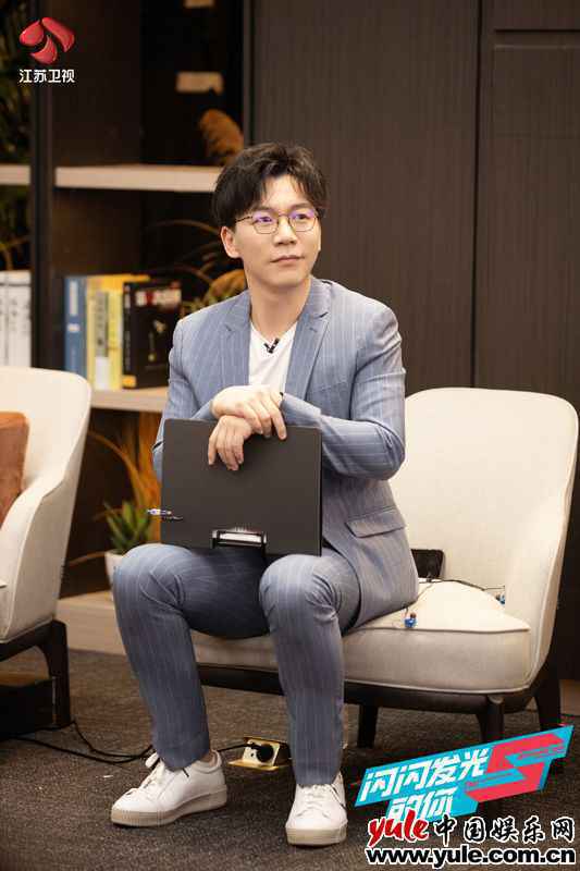 《闪闪发光的你》陈卓璇直面同辈压力 实习生“严阵以待”迎接立项会