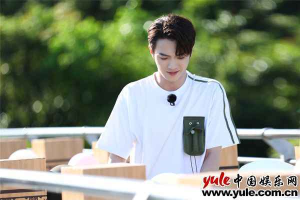 许凯 《奔跑吧9》开启“粮食保卫战”,智慧与力量展开较量