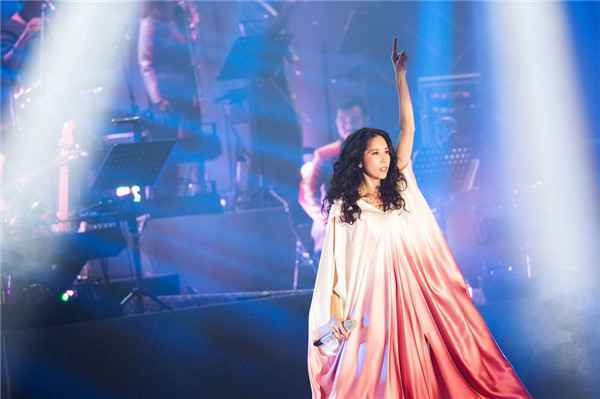 莫文蔚演唱会 神袐嘉宾费玉清惊喜现身