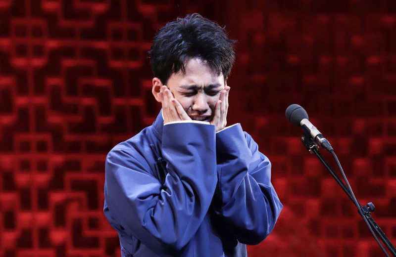 郭麒麟录制《跑男》遭“暗算”,裤子险些被郑恺扯掉也不慌张