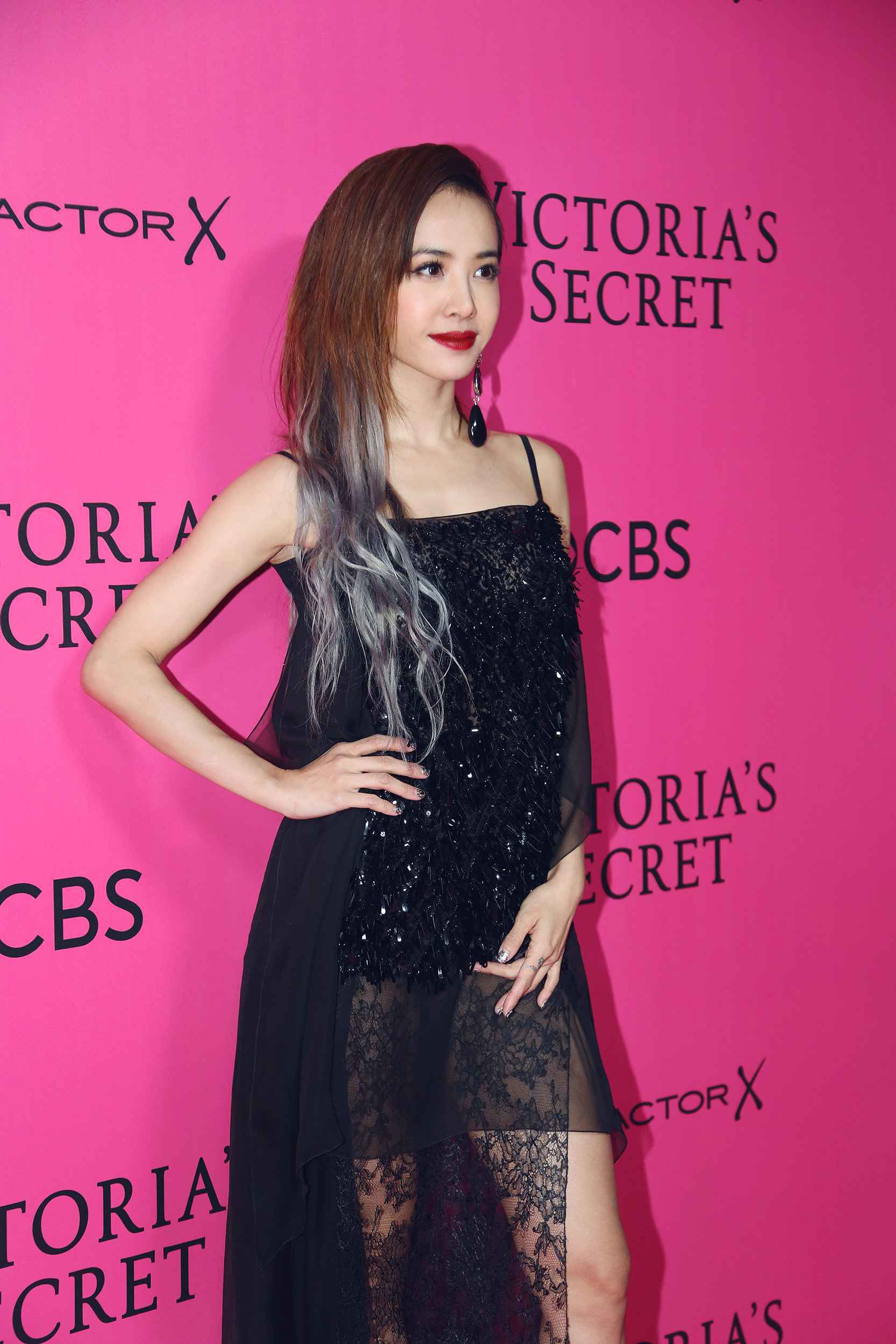 蔡依林时尚大满贯 赴2017秋冬米兰时装周