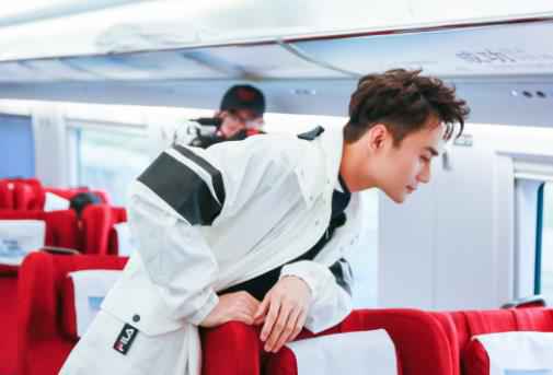 《青春环游记》启航南京“赶考” 王凯“神解读”美人鱼超有梗