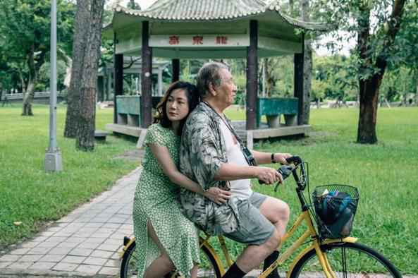 Selina前夫女友尹馨向前辈讨教婚姻之道:一个字忍