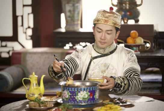 苏有朋《我在宫里做厨师》热播 从造型到心态皆保鲜