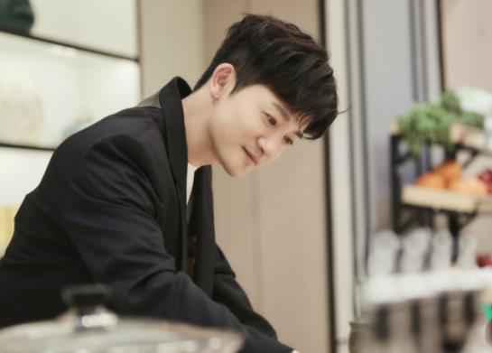 苏有朋《我在宫里做厨师》热播 从造型到心态皆保鲜