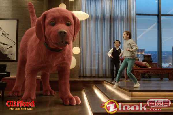 克里弗不小心吞掉玩耍的同伴 改编自同名经典畅销童书 电影《大红狗克里弗》北美定档9月17日