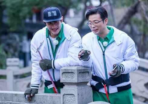 极限男人帮变身网络主播 “三傻”王迅高空直播自投“罗”网