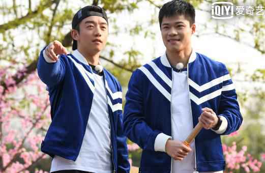 跑男团的小船说翻就翻 最帅鹿晗秒变“落汤鹿”