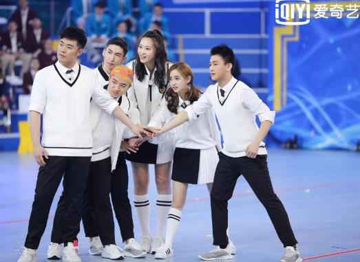 跑男团的小船说翻就翻 最帅鹿晗秒变“落汤鹿”