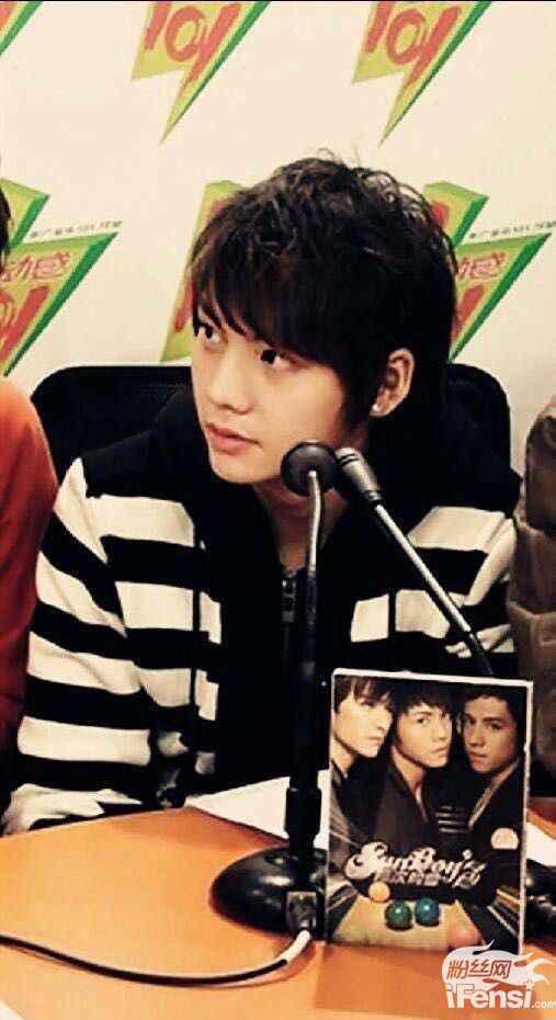 来看陈伟霆的成长记录告诉你他整没整容