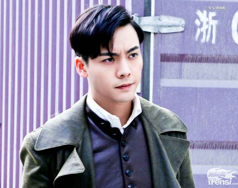 来看陈伟霆的成长记录告诉你他整没整容