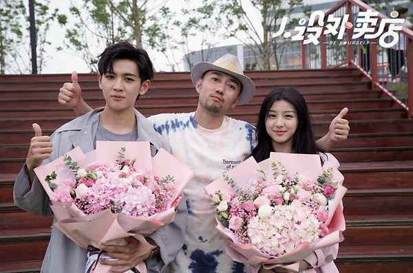 奇幻爱情短剧《人设外卖店》杀青 浙传小花+军艺校草让人磕到上头