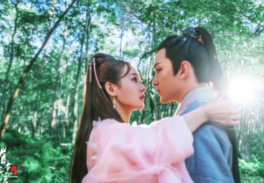 《媚者无疆》逆袭暑期：光影艺术与现代审美的完美融合