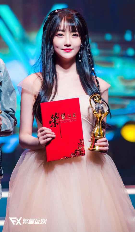 以新潮国风碰撞传统文化，酷狗直播造星体系下的红格格养成记