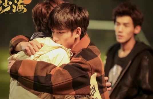 王皓轩亮相《沙海》发布会 笑称对吴磊“关心则乱”