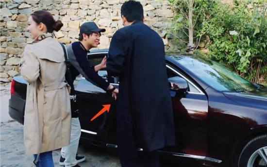 综艺《幸福三重奏》两个细节说明,林依轮的地位不简单