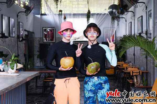 《完美的夏天2》李汶翰“赶猪”发挥惊艳 利路修冲浪再度挑战自我