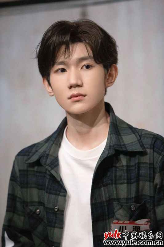 王源《奇异剧本鲨》上线 拆家搜证高能推理