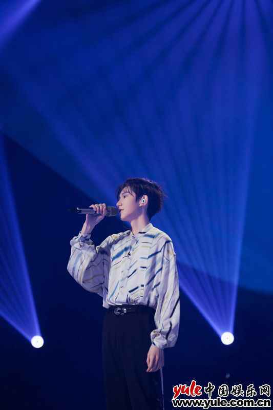 王源《谁是宝藏歌手》再唱《姑娘》 低吟浅唱温柔氛围满分