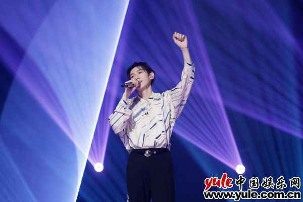 王源《谁是宝藏歌手》再唱《姑娘》 低吟浅唱温柔氛围满分